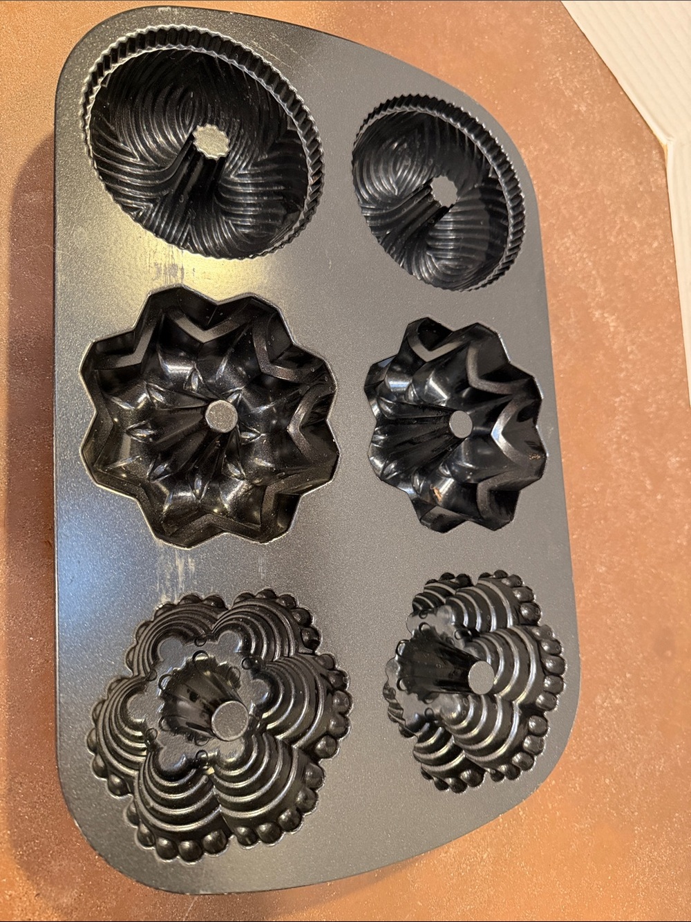 Nordic Ware Garland 6-Cup Mini Bundt Pan